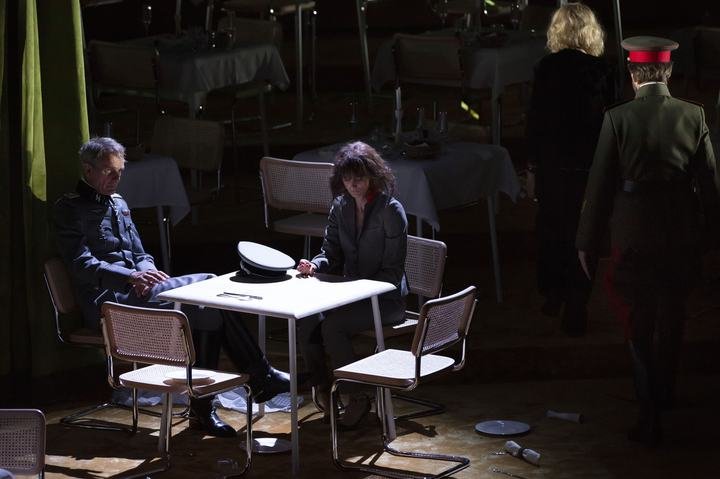 Reigen, production photo 5